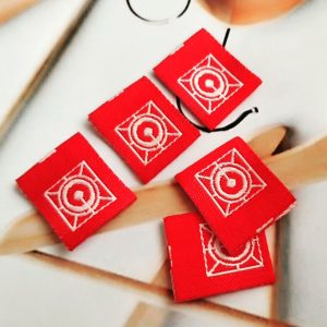 marquillas tejidas para prendas de vestir